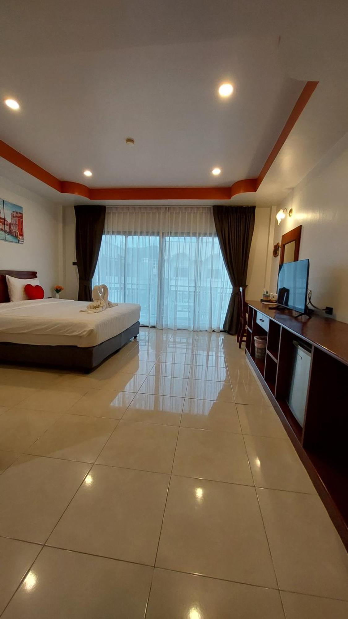 Benetti House Hostel Patong Exterior photo