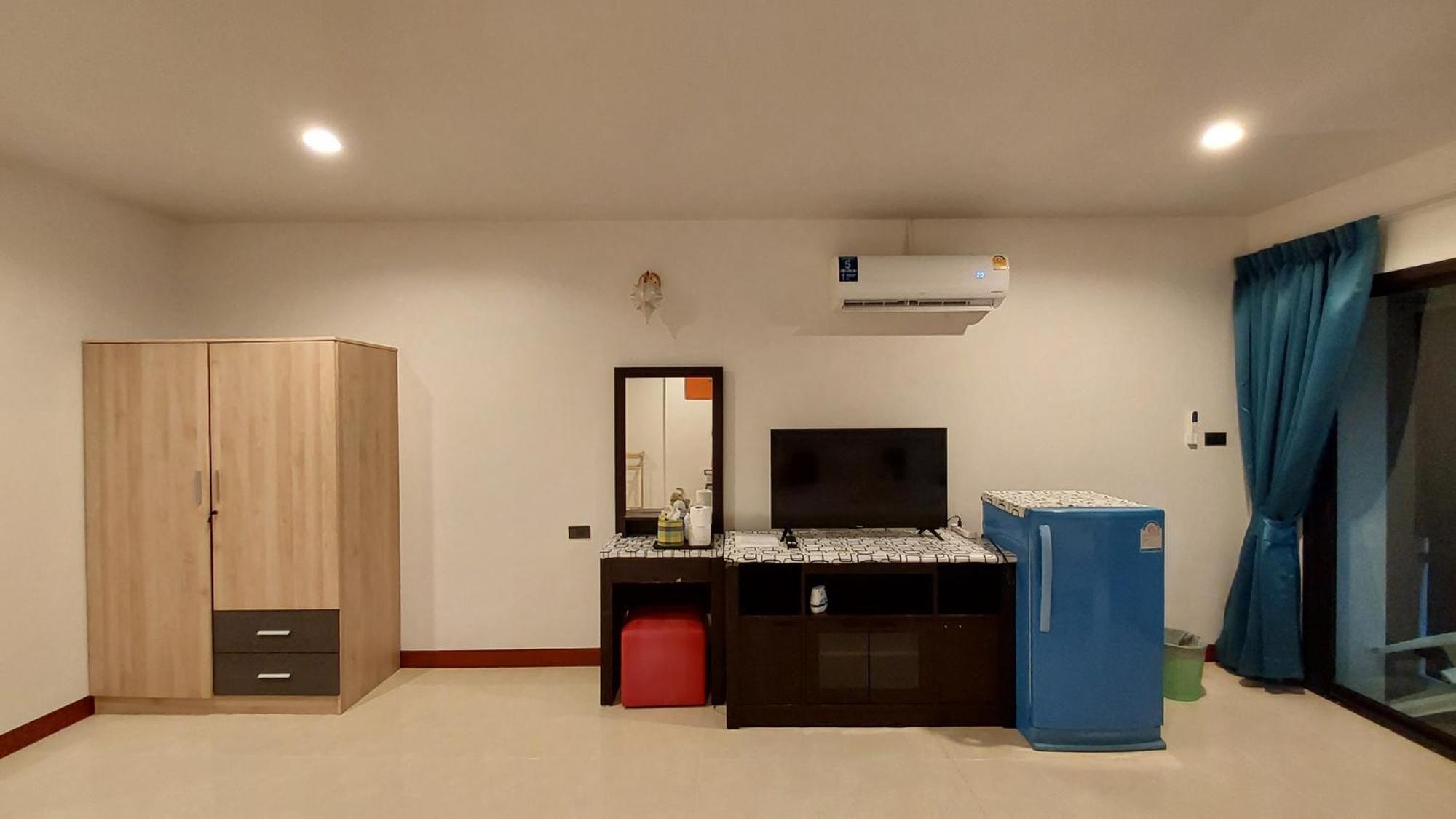 Benetti House Hostel Patong Exterior photo