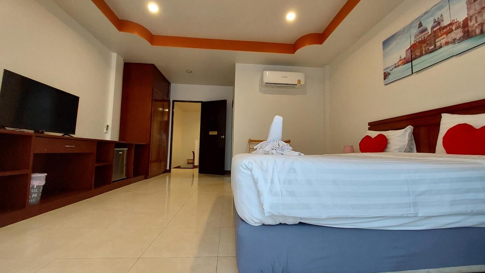 Benetti House Hostel Patong Exterior photo