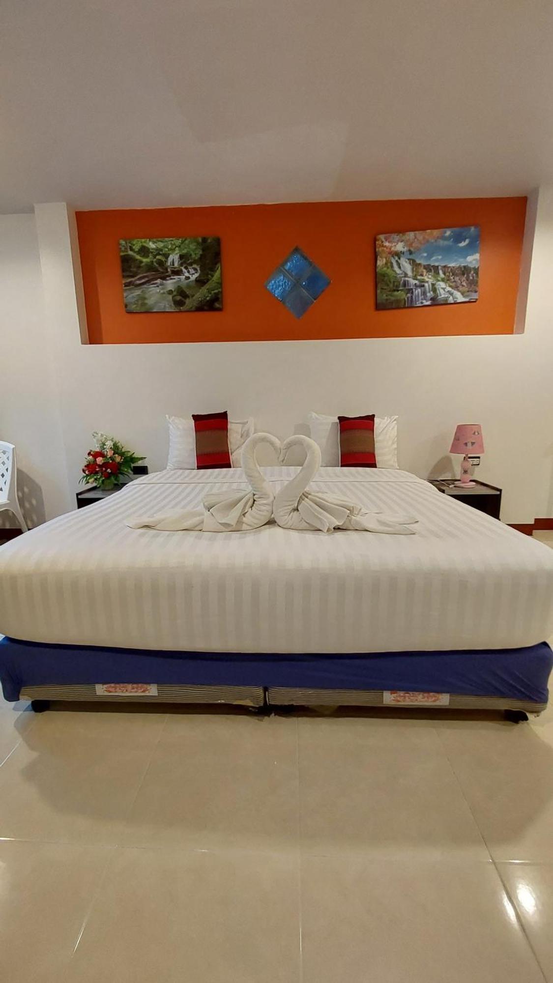 Benetti House Hostel Patong Exterior photo