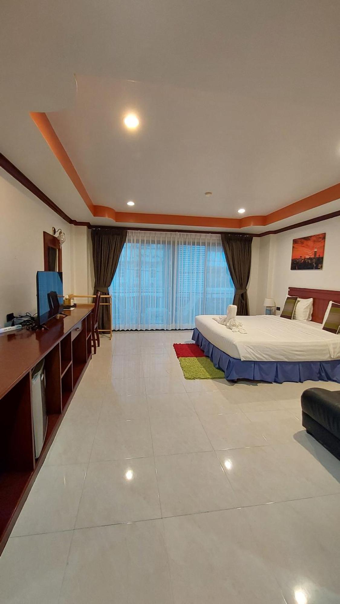 Benetti House Hostel Patong Exterior photo