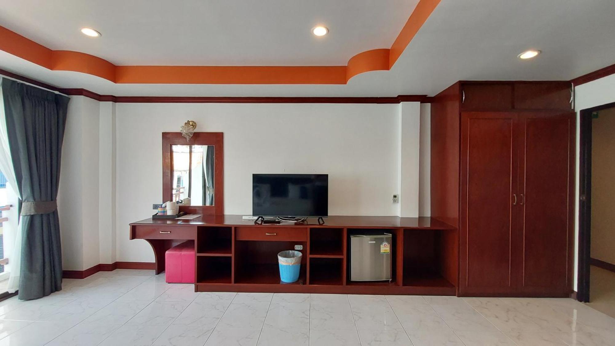 Benetti House Hostel Patong Exterior photo