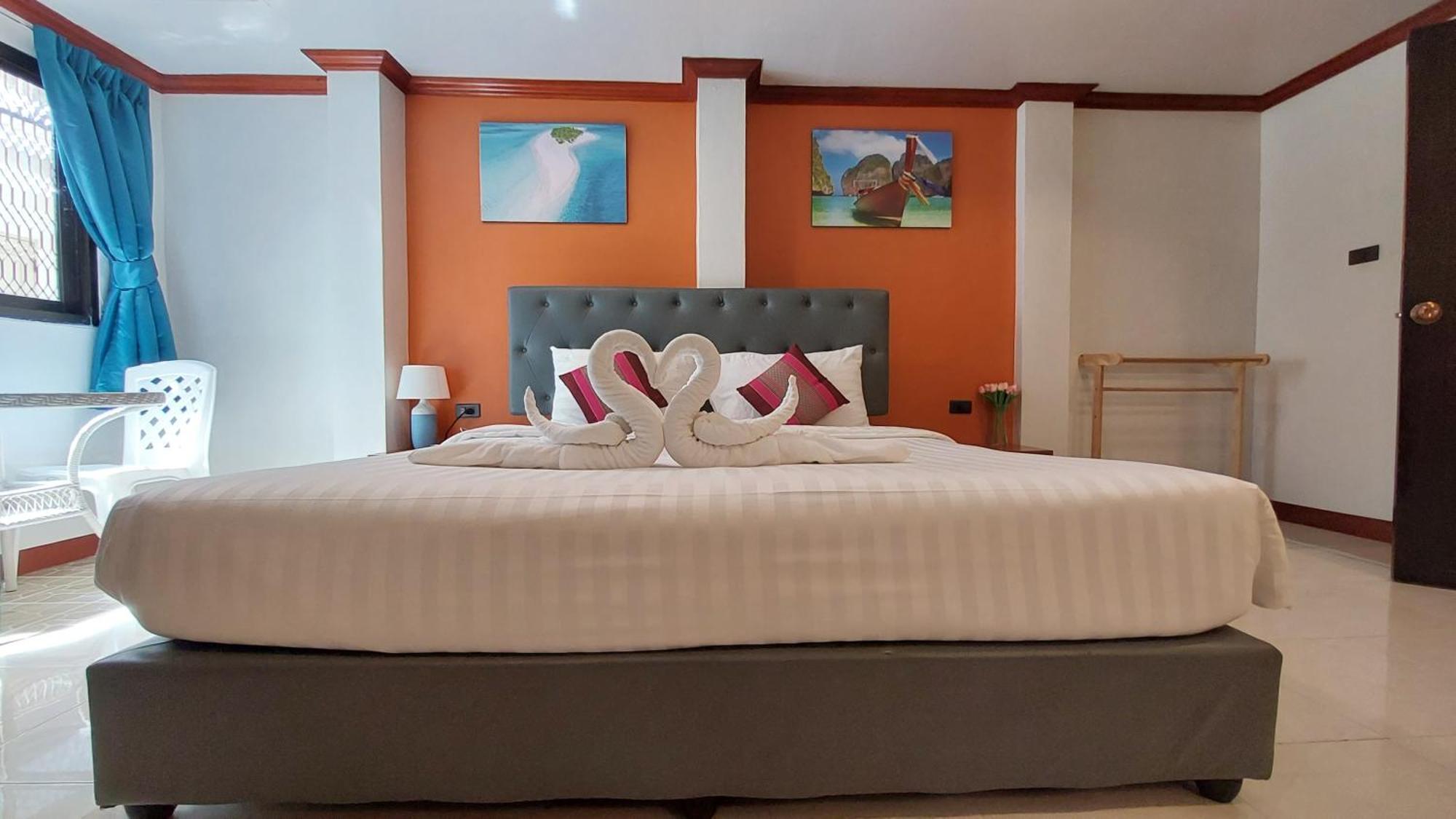 Benetti House Hostel Patong Exterior photo
