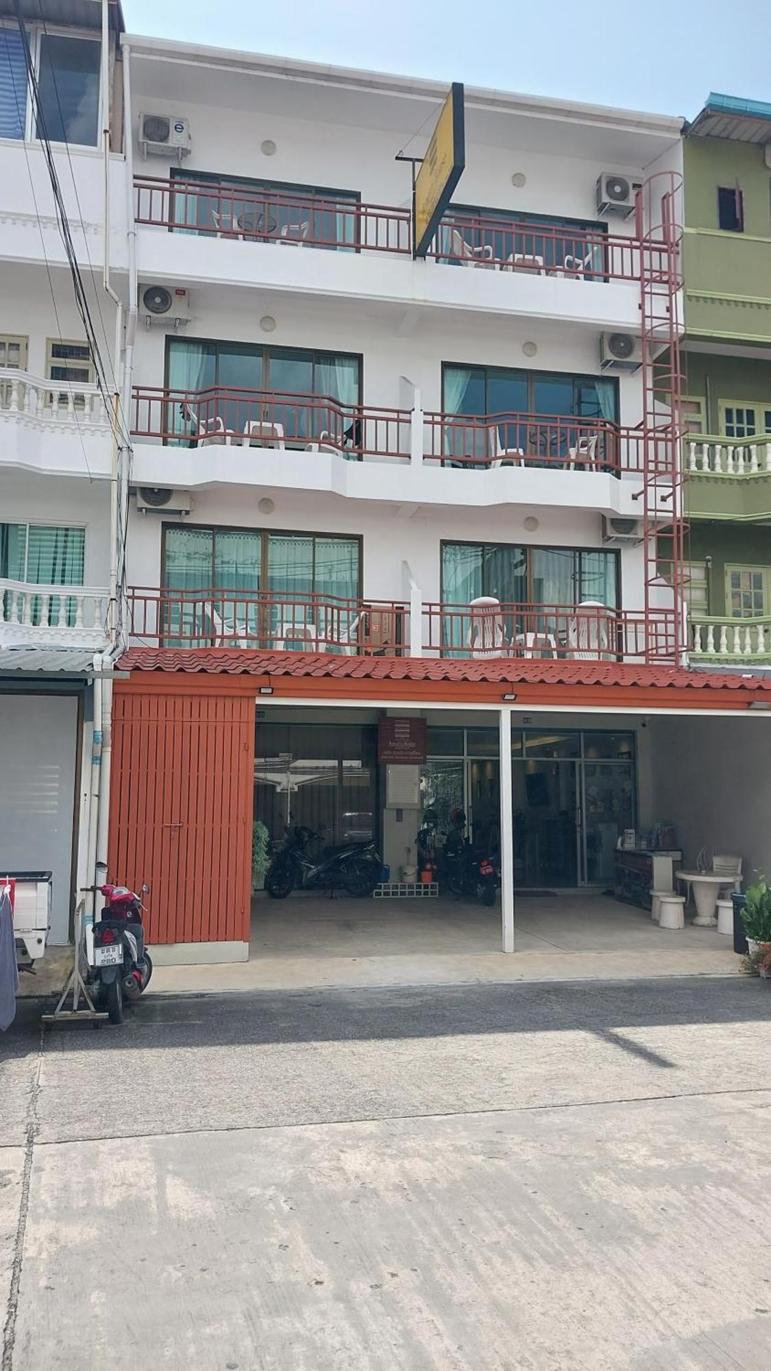 Benetti House Hostel Patong Exterior photo
